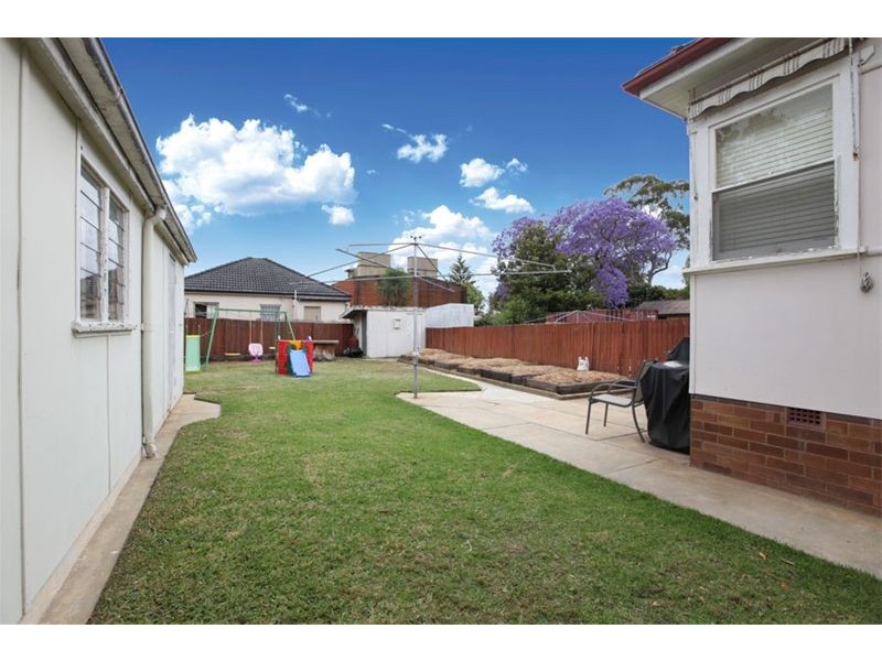 20 Rowland St, Revesby NSW 2212