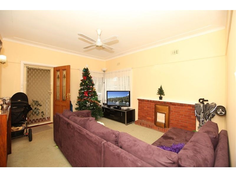 42 Harcourt Avenue, East Hills NSW 2213