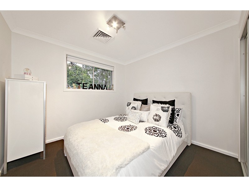 15 Penrose Avenue, East Hills NSW 2213