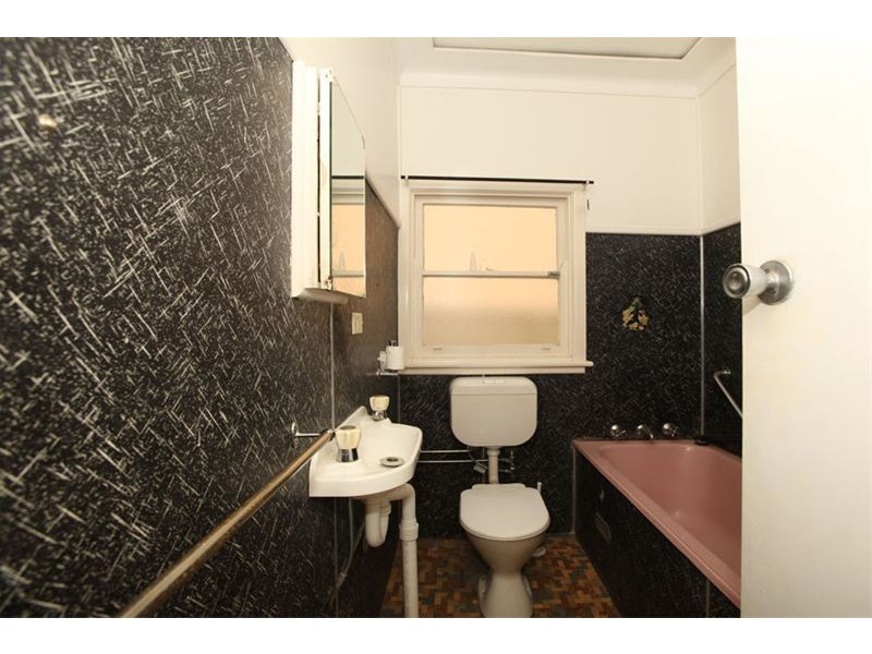 136 Tompson Road, Panania NSW 2213