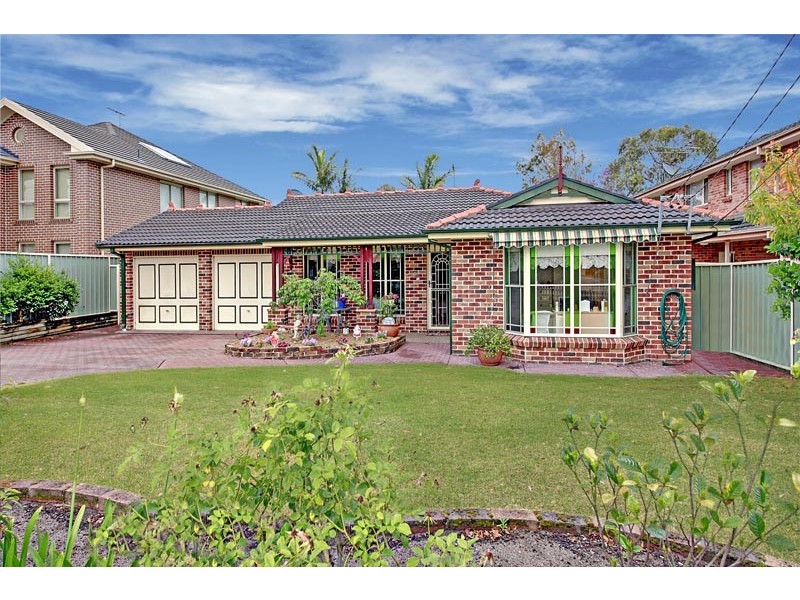 696 Henry Lawson Drive, East Hills NSW 2213