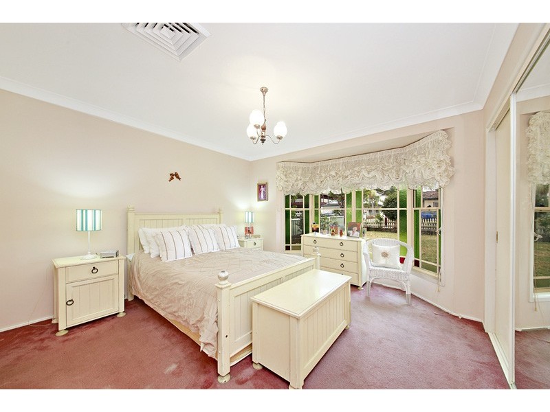 696 Henry Lawson Drive, East Hills NSW 2213
