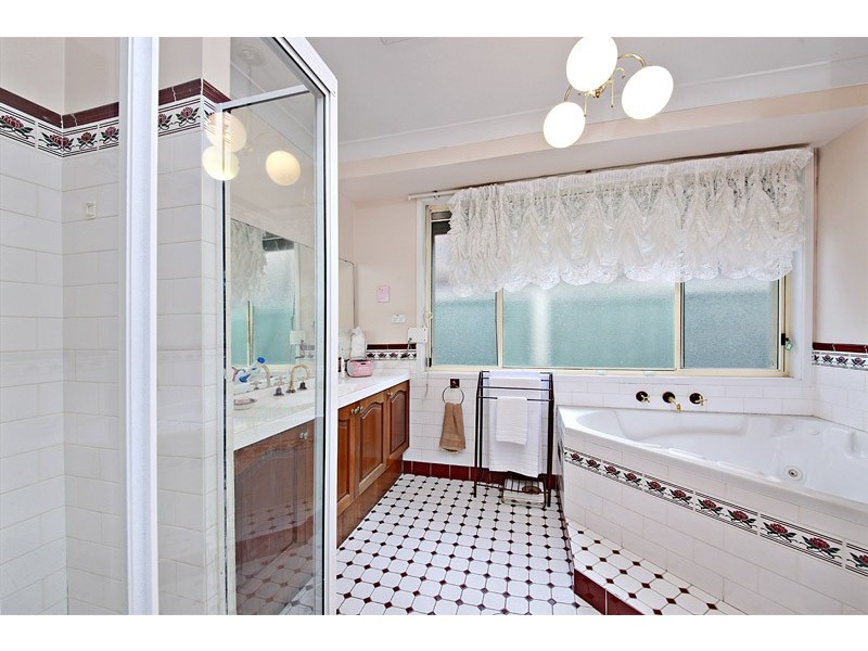 696 Henry Lawson Drive, East Hills NSW 2213