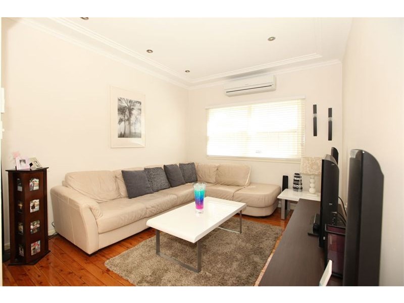 8 Kerrie Crescent, Panania NSW 2213