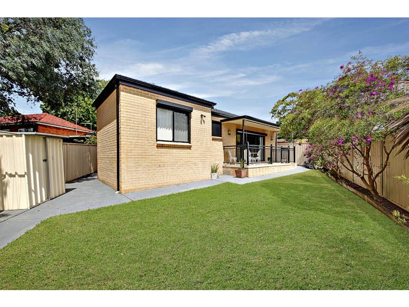 16 Woodburn Avenue, Panania NSW 2213