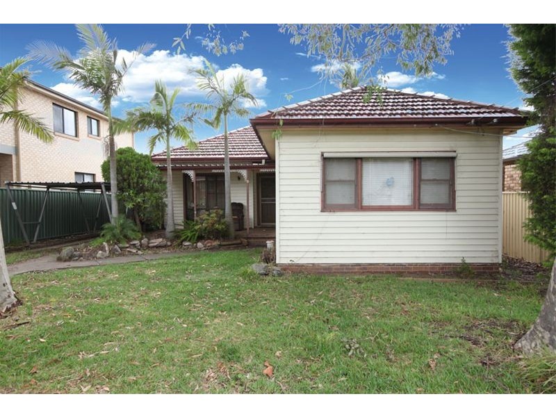 5 Eileen Street, Picnic Point NSW 2213