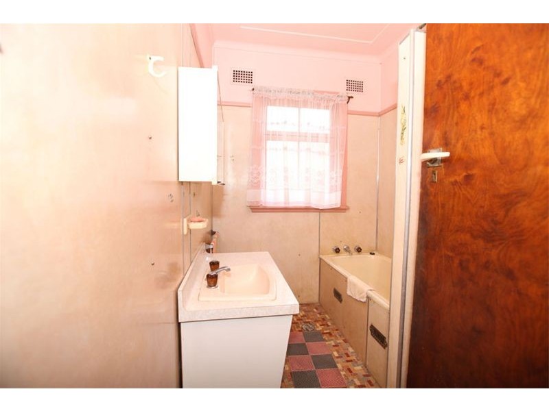 18 Ferndale Road, Revesby NSW 2212