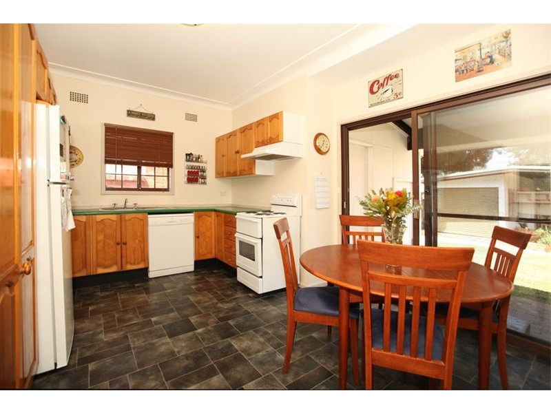 7 Ogilvie Street, East Hills NSW 2213