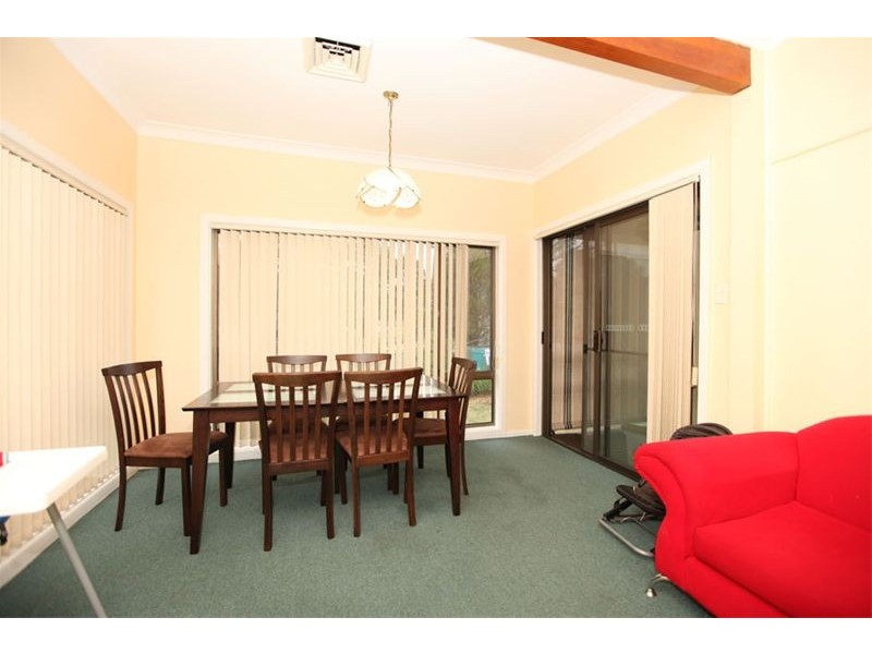 42 Harcourt Avenue, East Hills NSW 2213