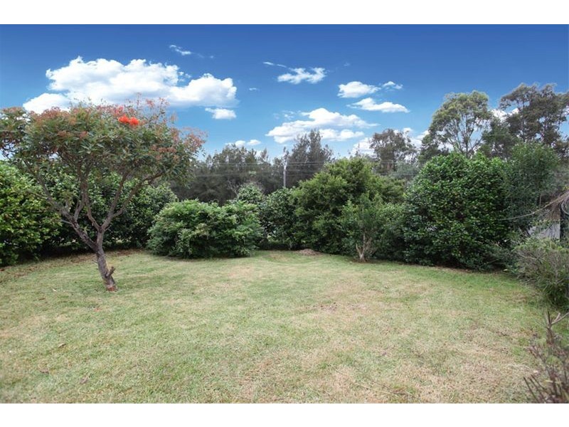 42 Harcourt Avenue, East Hills NSW 2213