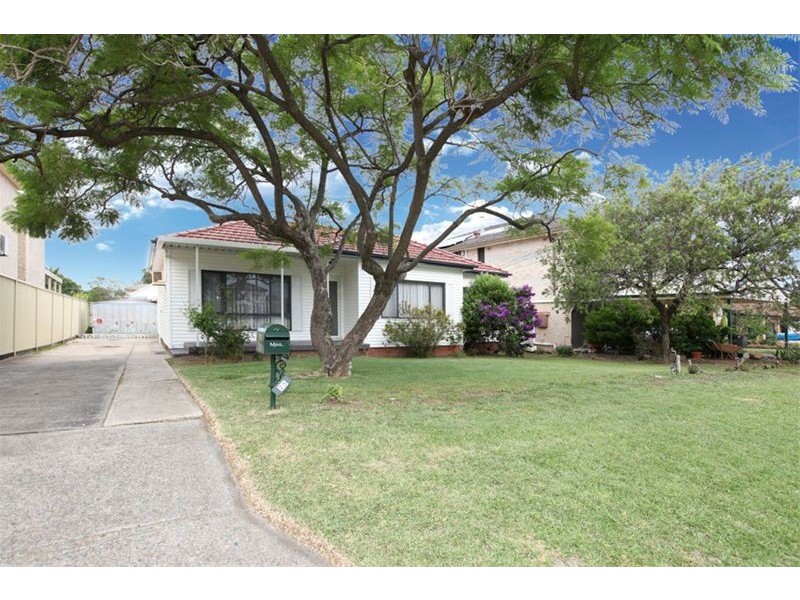 25 Eileen Street, Picnic Point NSW 2213