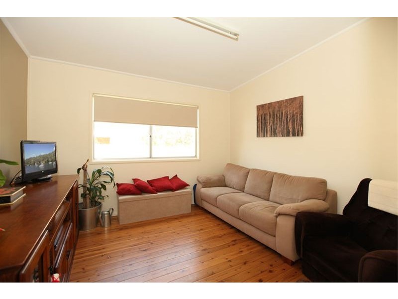 25 Eileen Street, Picnic Point NSW 2213