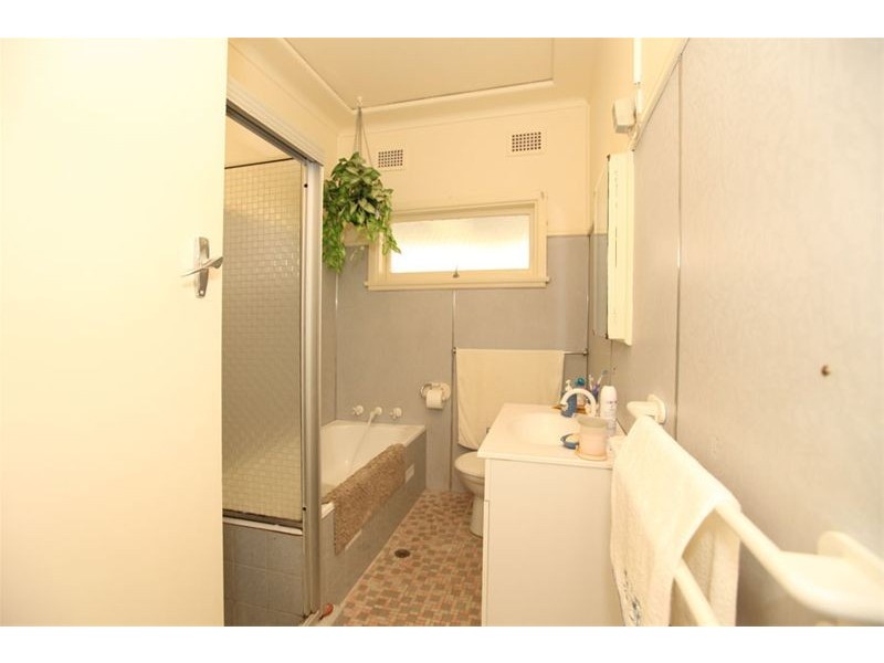 25 Eileen Street, Picnic Point NSW 2213