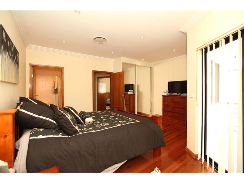 17 & 17A Matthews Avenue, East Hills NSW 2213