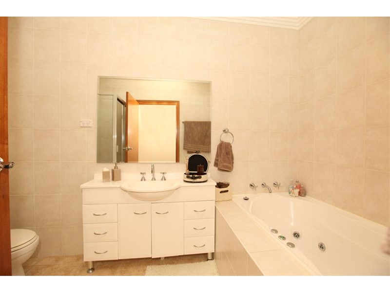 17 & 17A Matthews Avenue, East Hills NSW 2213