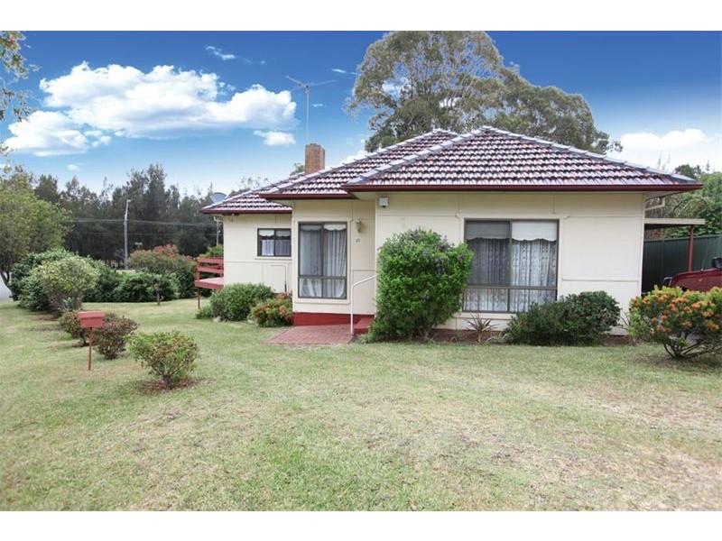 42 Harcourt Avenue, East Hills NSW 2213