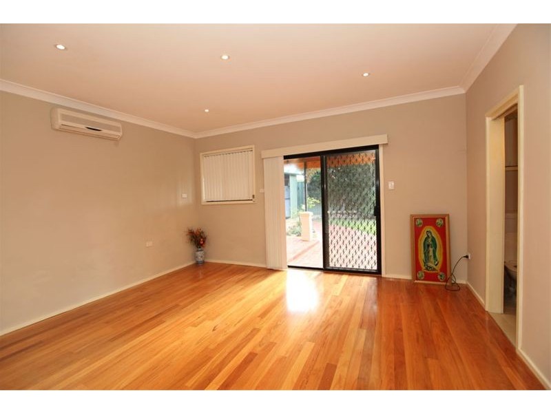 2 Chrisalex Place, St Clair NSW 2759