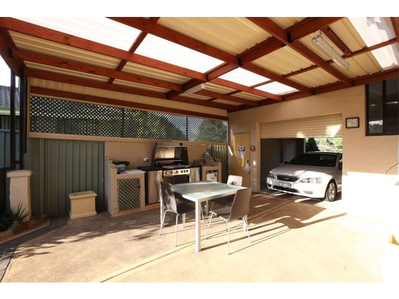 2 Chrisalex Place, St Clair NSW 2759