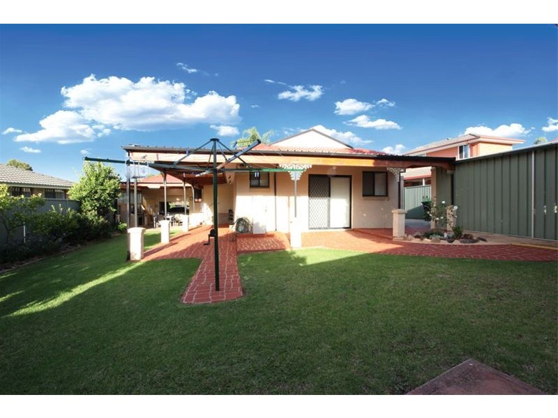 2 Chrisalex Place, St Clair NSW 2759