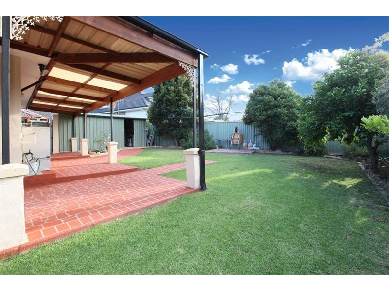 2 Chrisalex Place, St Clair NSW 2759