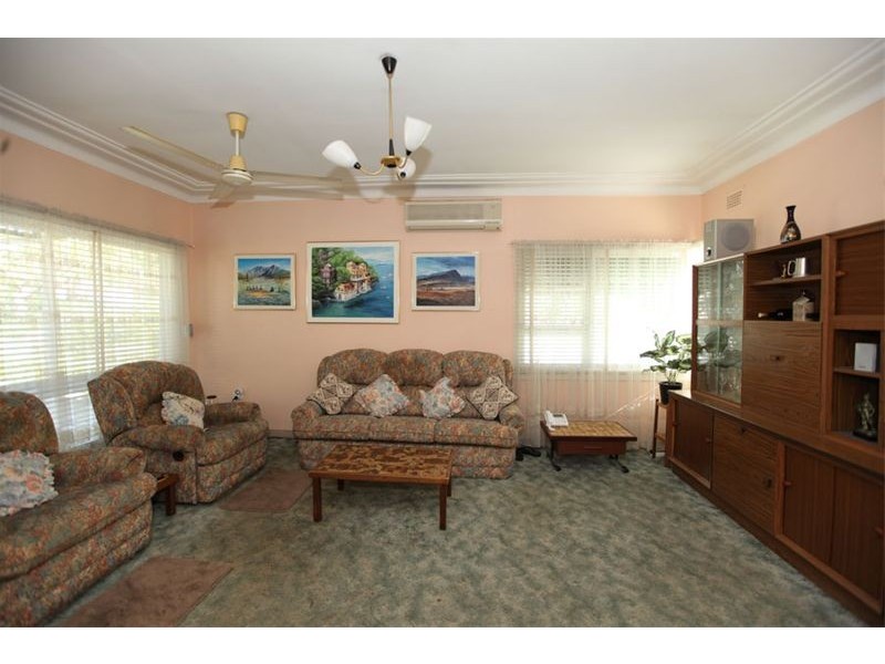 206 Lambeth Street, Picnic Point NSW 2213