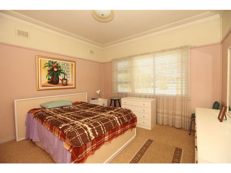 206 Lambeth Street, Picnic Point NSW 2213