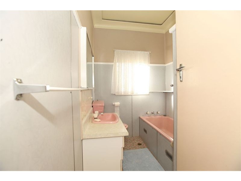 206 Lambeth Street, Picnic Point NSW 2213