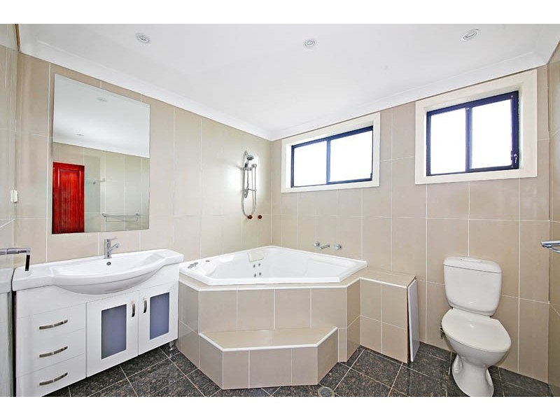 14 Sylvan Grove, Picnic Point NSW 2213