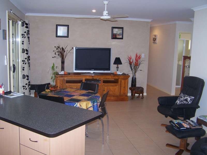 27 Anchorage Circuit, Point Vernon QLD 4655