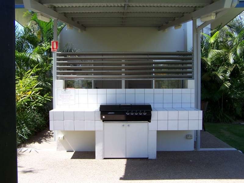 Unit 35 Whale Cove, 68 Pulgul Street, Urangan QLD 4655