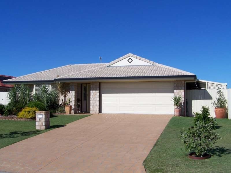 27 Anchorage Circuit, Point Vernon QLD 4655