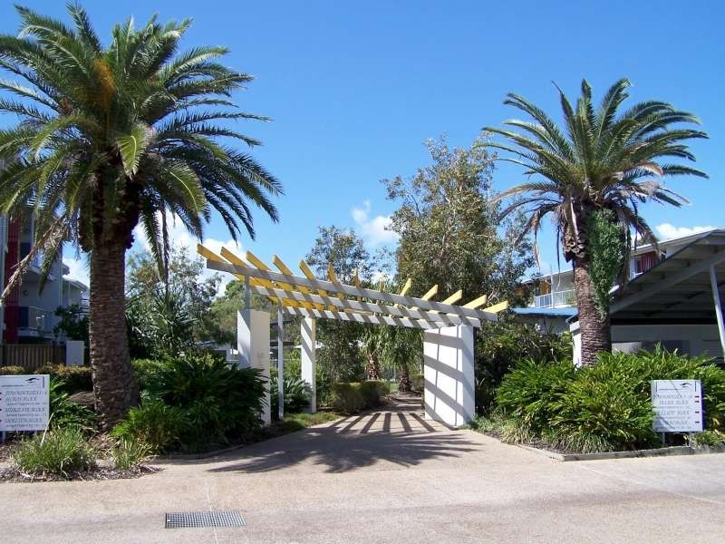 Unit 11 Whale Cove, 68 Pulgul Street, Urangan QLD 4655