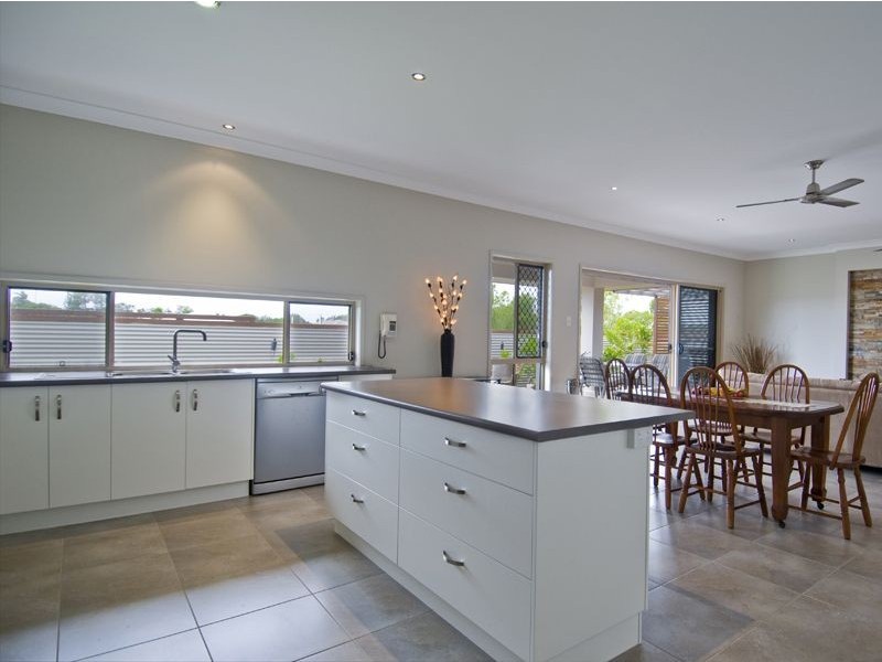 14 Oceanblue Boulevard, Pialba QLD 4655