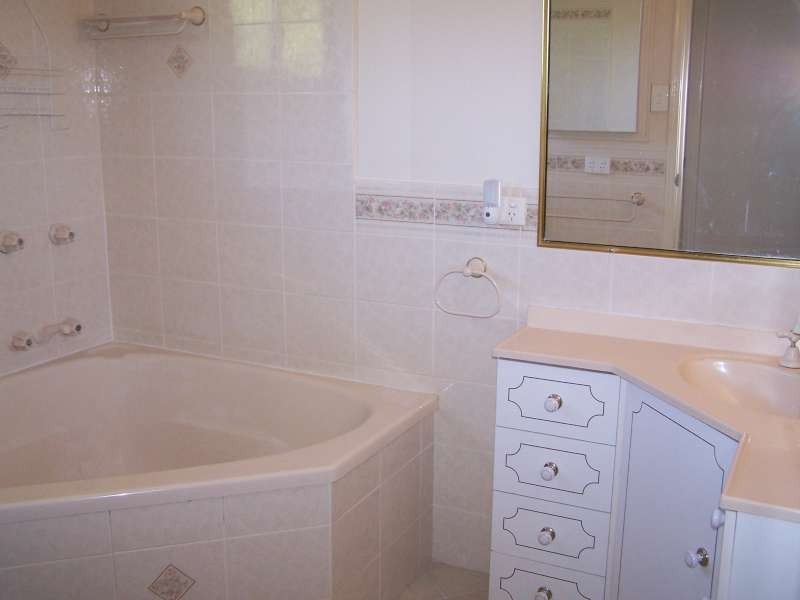 16 Saunders Street, Point Vernon QLD 4655