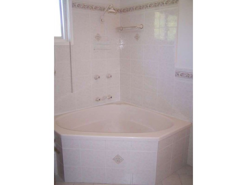 16 Saunders Street, Point Vernon QLD 4655