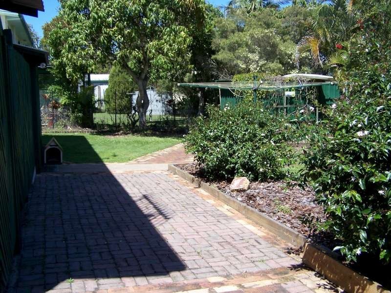 16 Saunders Street, Point Vernon QLD 4655