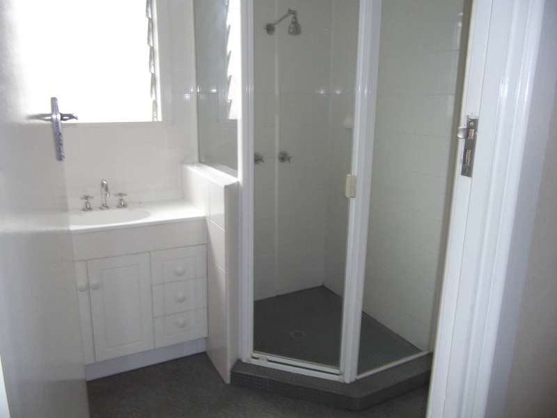 20 Edward Street, Urangan QLD 4655