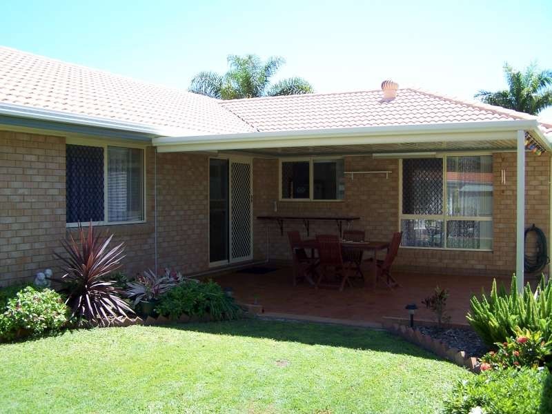 6 Hood Street, Urangan QLD 4655