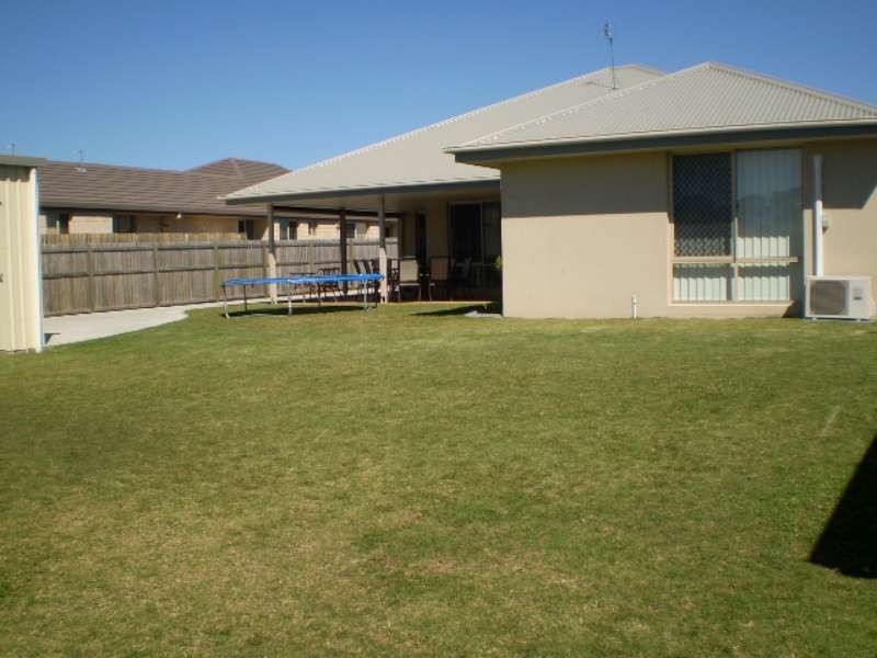 9 Pembridge Circuit, Urraween QLD 4655