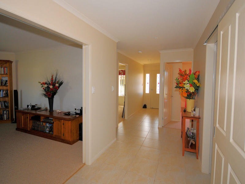 15 Kingston Court, Point Vernon QLD 4655