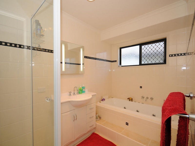 15 Kingston Court, Point Vernon QLD 4655