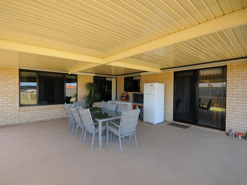 15 Kingston Court, Point Vernon QLD 4655