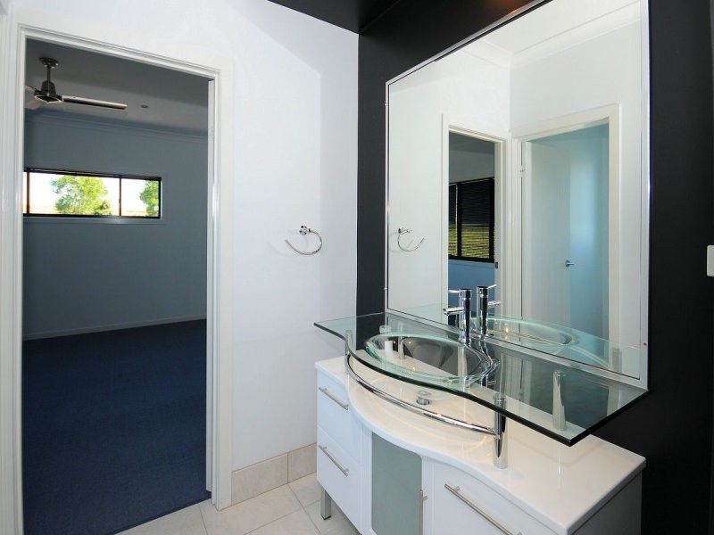 4 Windjammer Circuit, River Heads QLD 4655