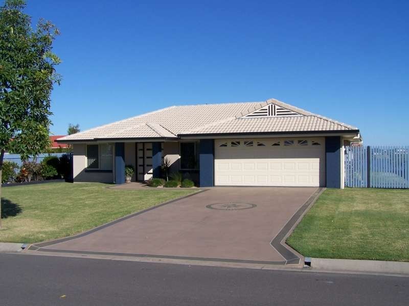 33 Lady Nelson Drive, Mariners Cove,, Eli Waters QLD 4655