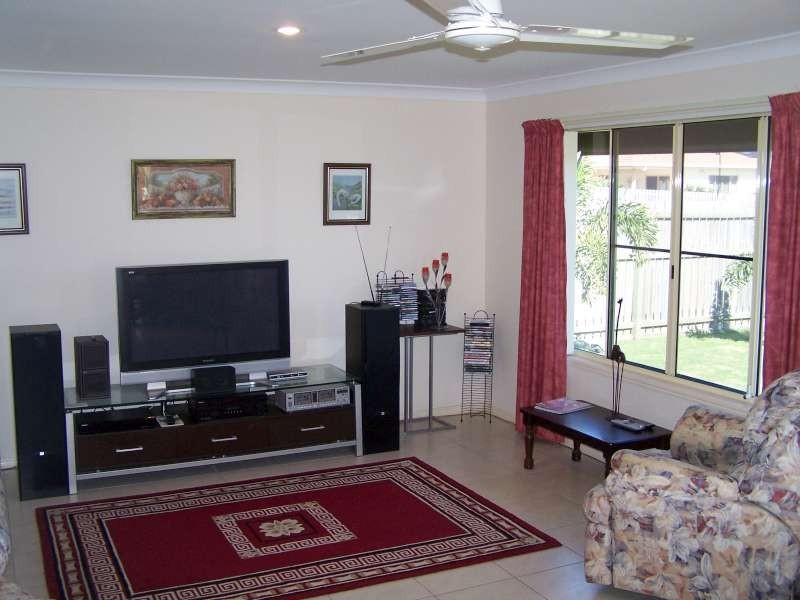 33 Lady Nelson Drive, Mariners Cove,, Eli Waters QLD 4655