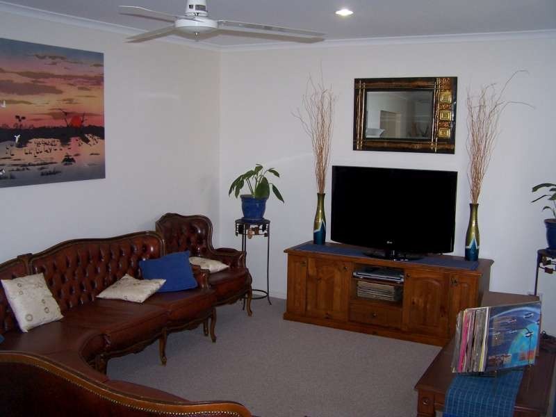 24 Moonstone Drive, Urangan QLD 4655
