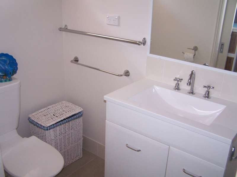 24 Moonstone Drive, Urangan QLD 4655