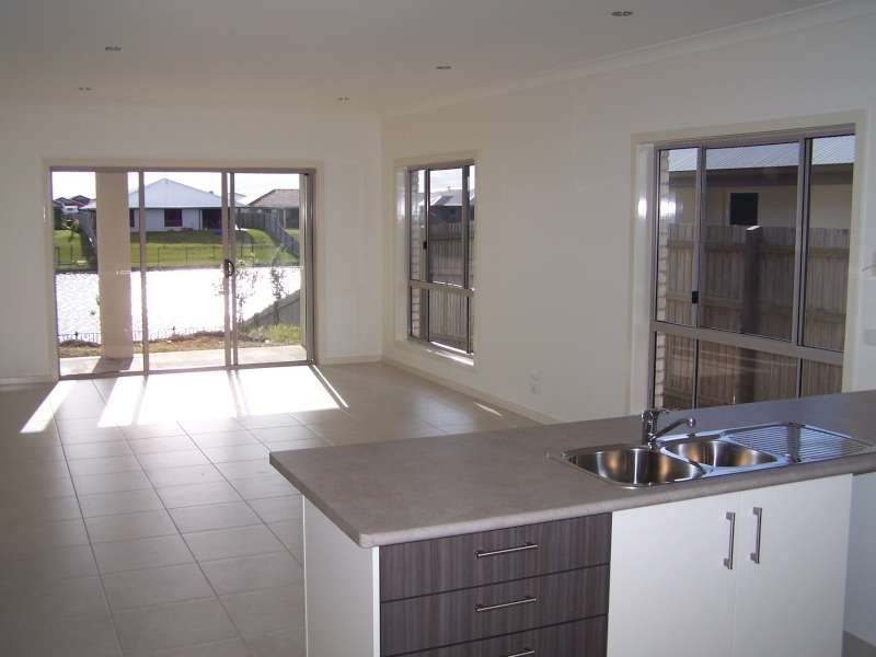 7 Lady Nelson Drive, Mariners Cove, Eli Waters QLD 4655