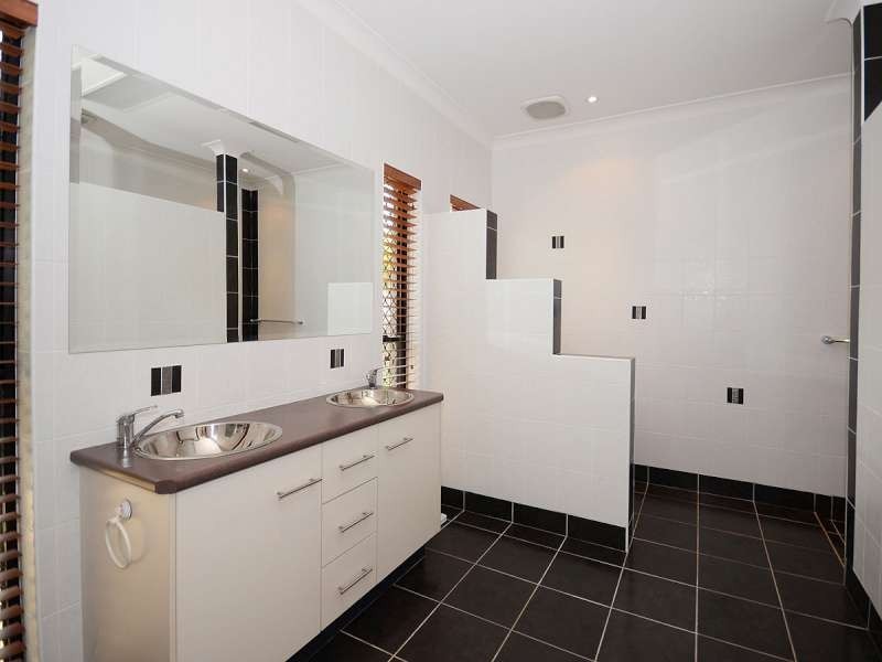 Point Vernon QLD 4655