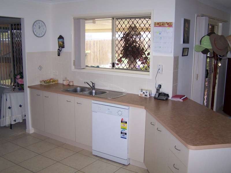 16 Kirton Road, Point Vernon QLD 4655